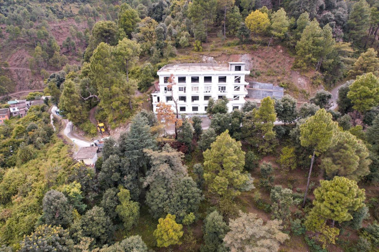 Hotel Candle Wood Chamba  Exteriör bild